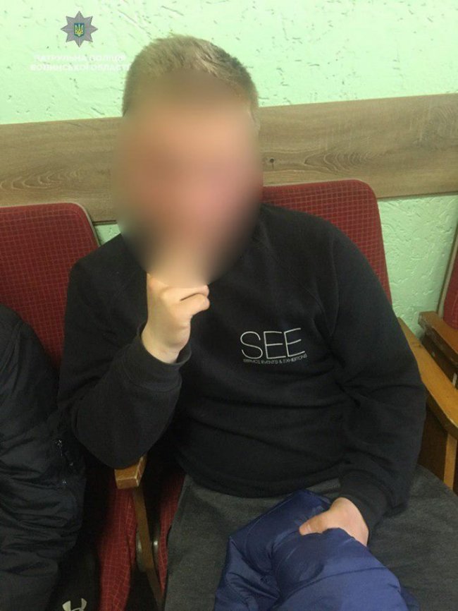 Ночували на вулиці і не розрахувалися в кафе: луцькі копи завезли в притулок підлітків