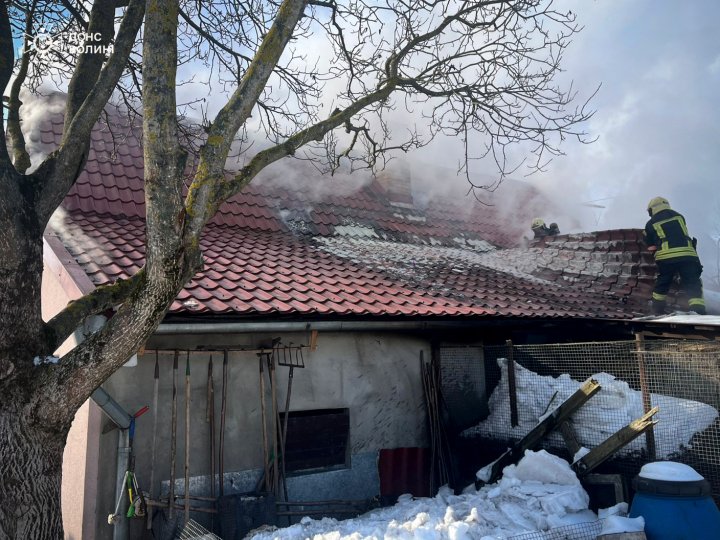 На Волині горіли літня кухня та дровітня