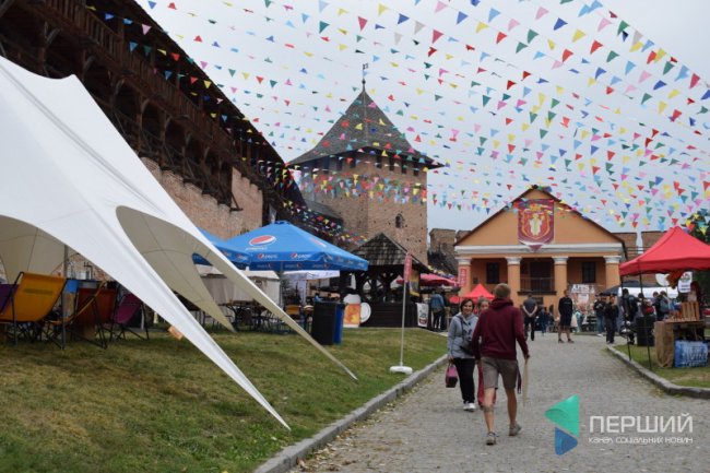 Дощ, холод і ріки пива: у Луцьку триває фестиваль. ФОТО