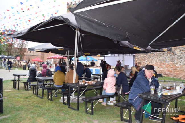 Дощ, холод і ріки пива: у Луцьку триває фестиваль. ФОТО