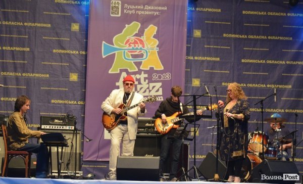 Луцький замок зустрічав останню ніч літа джазом. ФОТО 