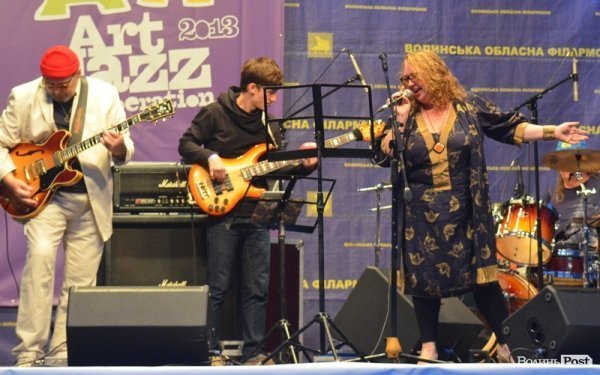 Луцький замок зустрічав останню ніч літа джазом. ФОТО 