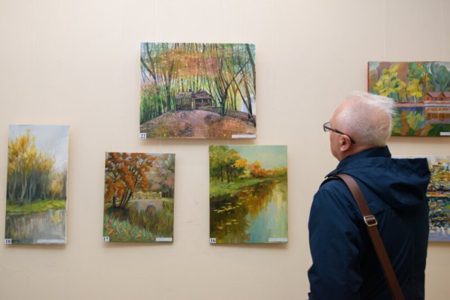 Тихий аукціон: у Луцьку в арт-галереї зібрали понад 24,6 тисяч гривень на ЗСУ. ФОТО