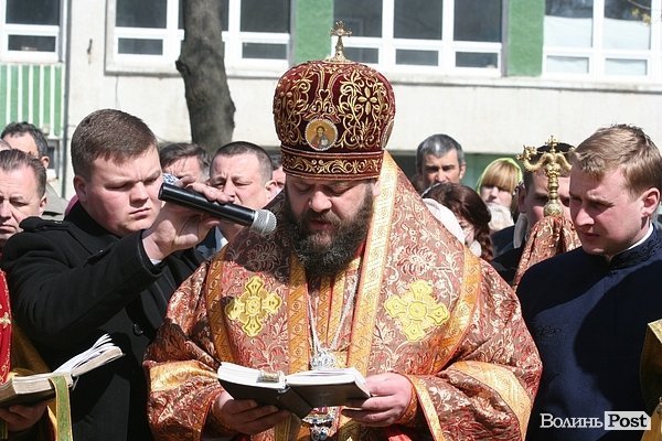 У Луцьку освятили місце під каплицю Небесної сотні. ФОТО