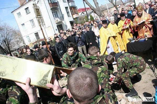 У Луцьку освятили місце під каплицю Небесної сотні. ФОТО