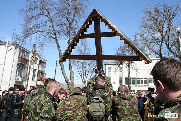У Луцьку освятили місце під каплицю Небесної сотні. ФОТО