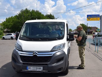 Через «Устилуг» прослідували перші вантажівки
