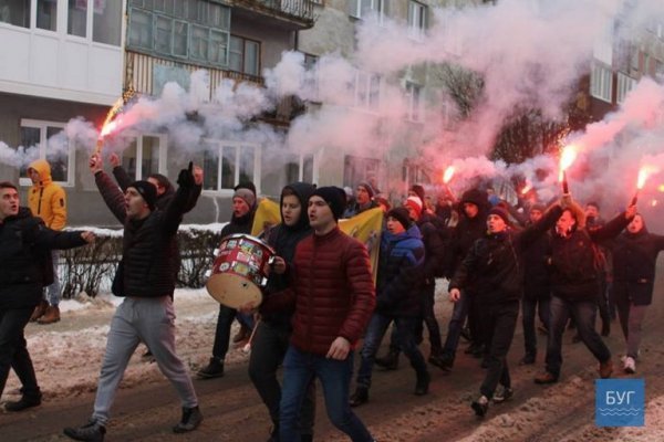 Володимирські ультрас пройшли маршем в пам’ять про загиблого атошника 