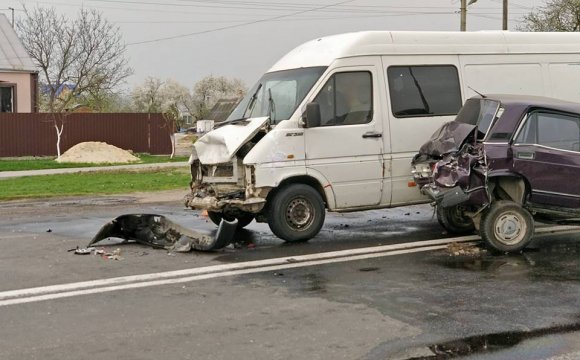 Під Луцьком зіткнулися дві автівки. ФОТО