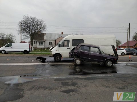 Під Луцьком зіткнулися дві автівки. ФОТО