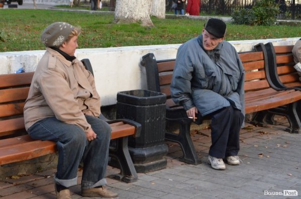 У центрі Луцька помер безпритульний. ФОТО