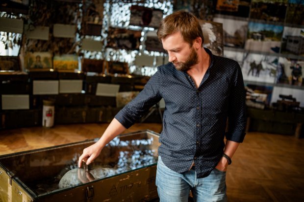 Проект «AFTERILOVAISK»: воєнний фотограф розповідає про долі людей після «зеленого коридору»