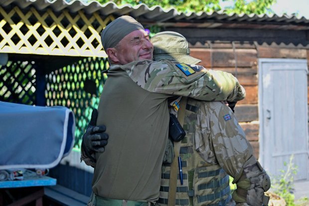 Проект «AFTERILOVAISK»: воєнний фотограф розповідає про долі людей після «зеленого коридору»