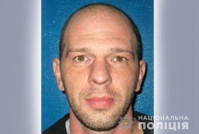 Втікача із луцького суду досі шукає поліція: опублікували фото