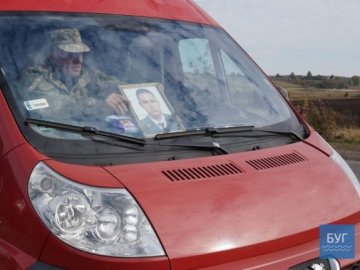 У Нововолинськ привезли тіло військового Олександра Смирнова