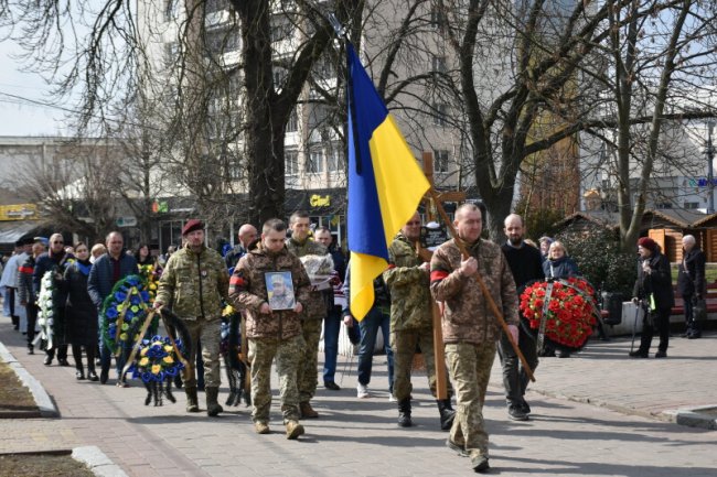 Загинув у бою за Україну: у Луцьку попрощались із Героєм Андрієм Залозним