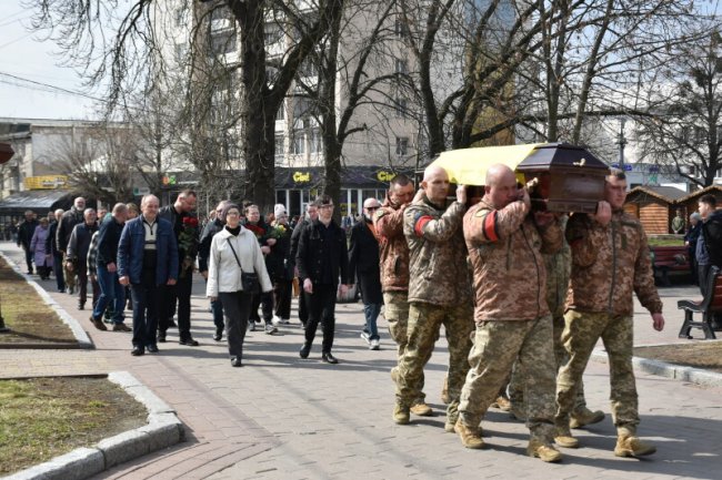 Загинув у бою за Україну: у Луцьку попрощались із Героєм Андрієм Залозним