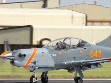 У Польщі зіштовхнулися два літаки, уламки впали на житлові будинки