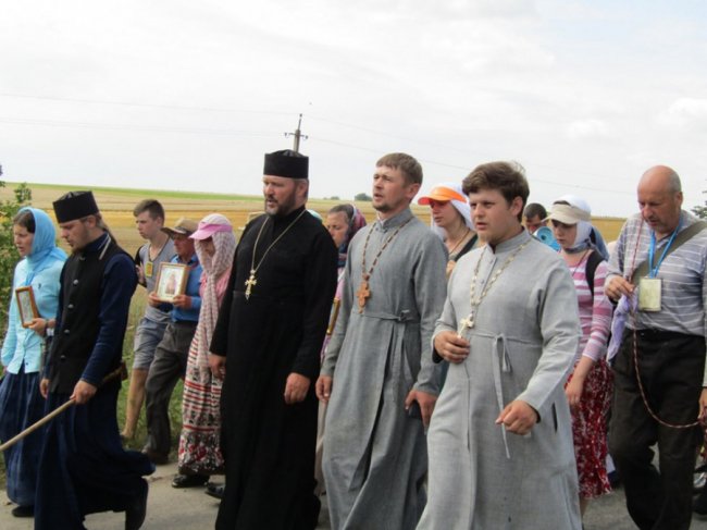 Священники та парафіяни Шацького благочиння нагодували учасників міжнародного хресного ходу. ФОТО 