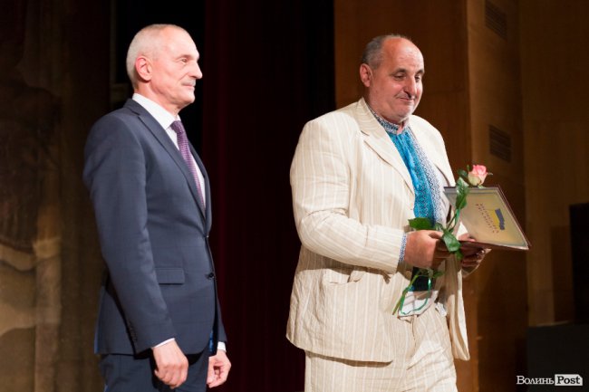 Квіти, подяки та музичний концерт: волинських медпрацівників привітали з професійним  святом