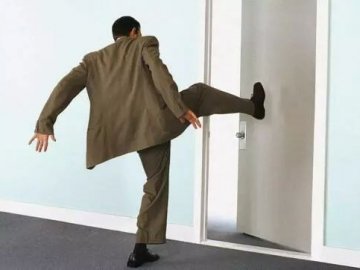 Чому сьогодні не варто виходити з дому: прикмети і забобони