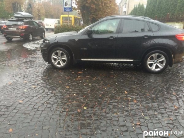 ДТП у Луцьку: на проспекті Перемоги не розминулися дві автівки. ФОТО