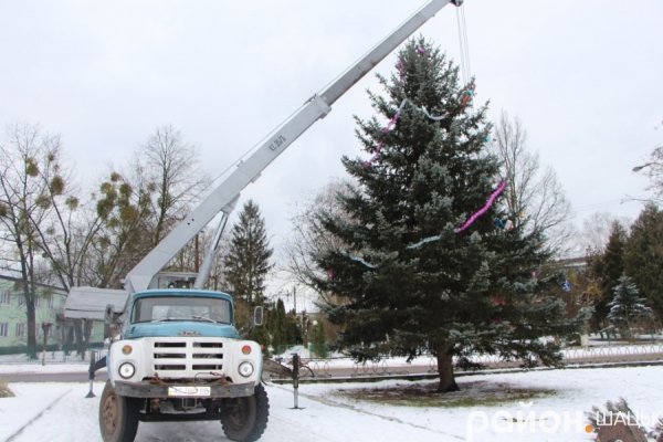 У Шацьку прикрасили головну ялинку