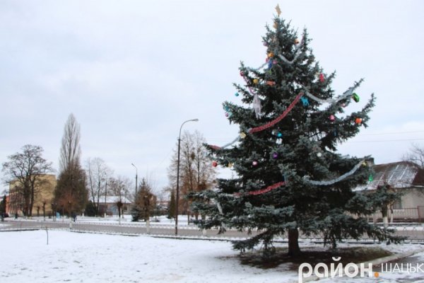 У Шацьку прикрасили головну ялинку