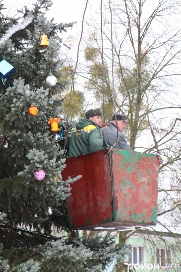 У Шацьку прикрасили головну ялинку