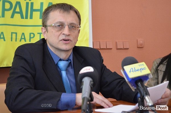 Богомолець просять знятися на користь Порошенка