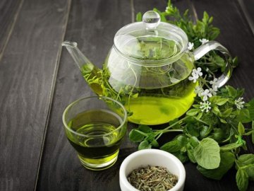 Медики назвали 5 напоїв, які полегшують симптоми кашлю