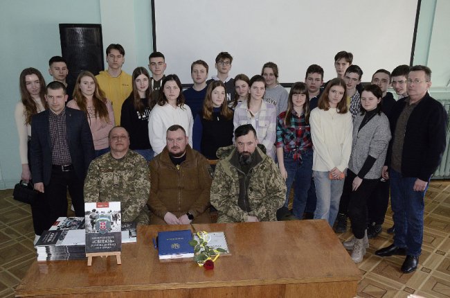 У Луцьку презентували книжку про спецпідрозділ «Світязь»