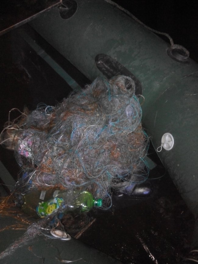 Чинив опір та шарпав інспектора за одяг: на Волині затримали рибного браконьєра