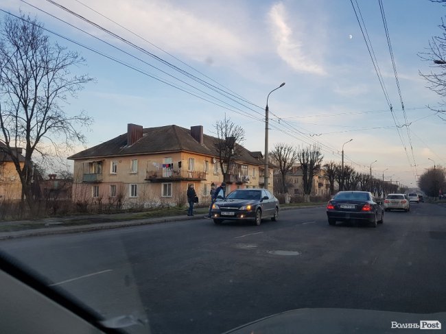 У Луцьку на Дубнівській не розминулись дві автівки