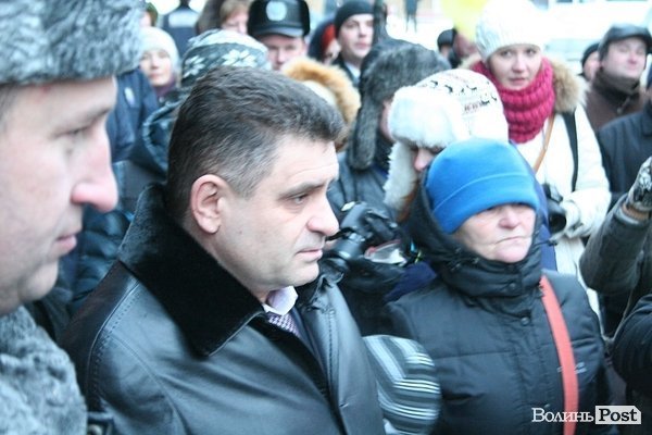 У центрі Луцька люди ледь не побилися з міліцією. ФОТО