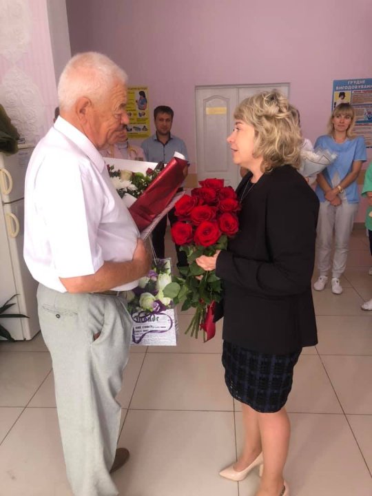 Віддав улюбленій справі майже пів століття: на Волині лікаря провели на заслужений відпочинок 