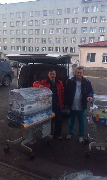 Щоб зберегти життя маляти: волонтери передали лікарням Волині інкубатори