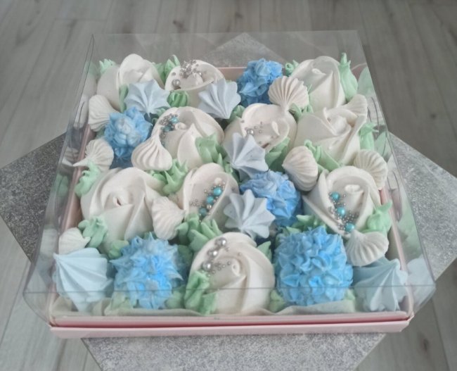 Волинянка створює смачні букети із зефіру. ФОТО 