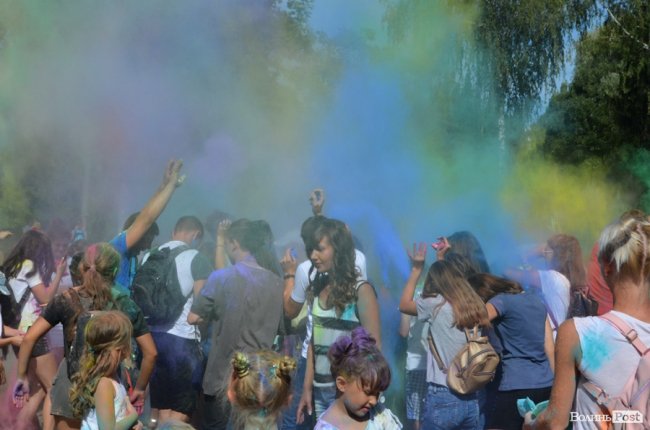 Кольорова подія року: як у Луцьку святкують День молоді. ФОТО