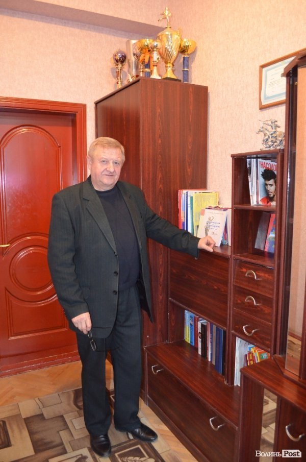 Директор Володимир Козак