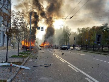 «Маємо справу із терористами»: Зеленський відреагував на масовані обстріли областей України. ВІДЕО