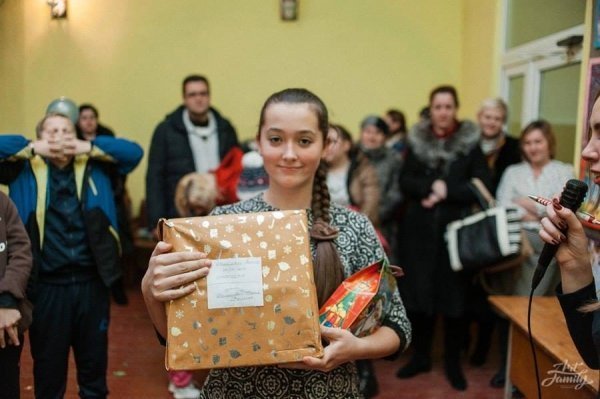 Українці Лондона «завалили» подарунками волинських дітей