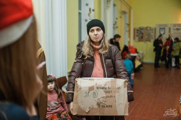 Українці Лондона «завалили» подарунками волинських дітей