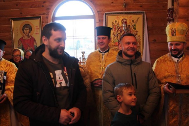 Михаїл відзначив луцьких героїв, які врятували самогубця зі Стиру. ФОТО