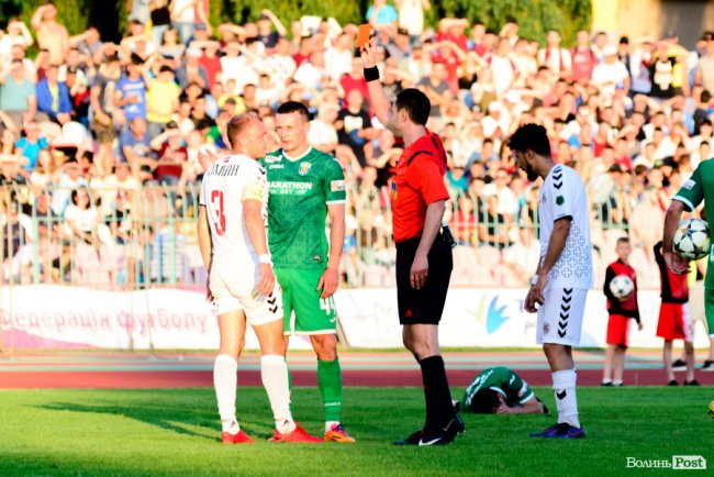 «Волинь» – «Карпати»: великий фотозвіт із нашумілого матчу
