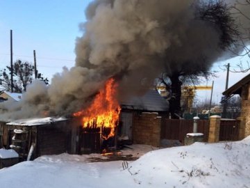 Пожежа у Луцьку: горів будинок на Стрілецькій. ФОТО