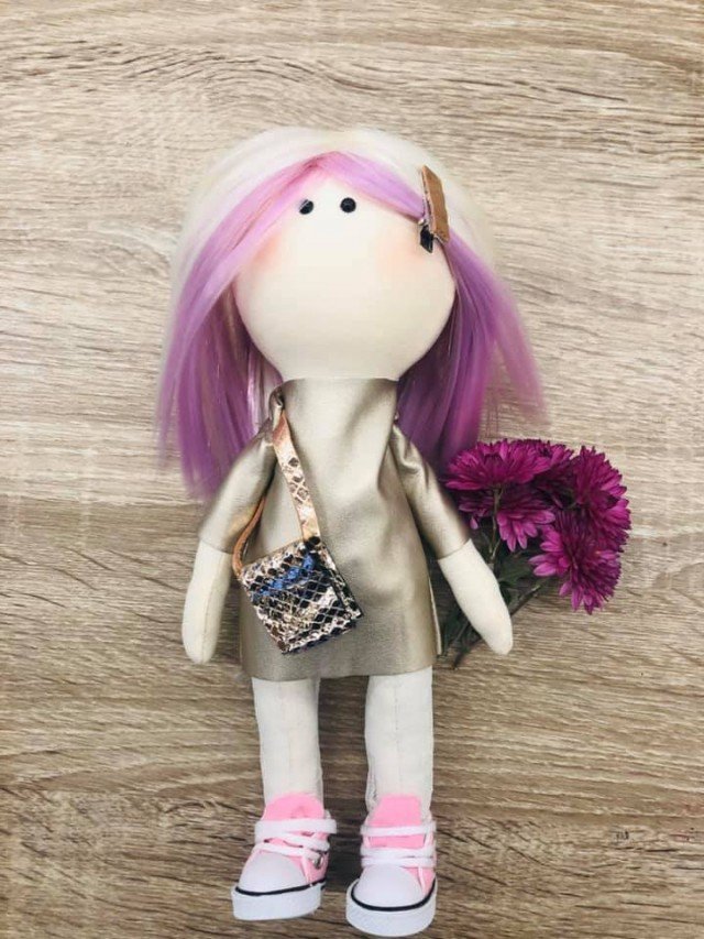 Лучанка шиє м’які іграшки, які схожі на своїх майбутніх власників