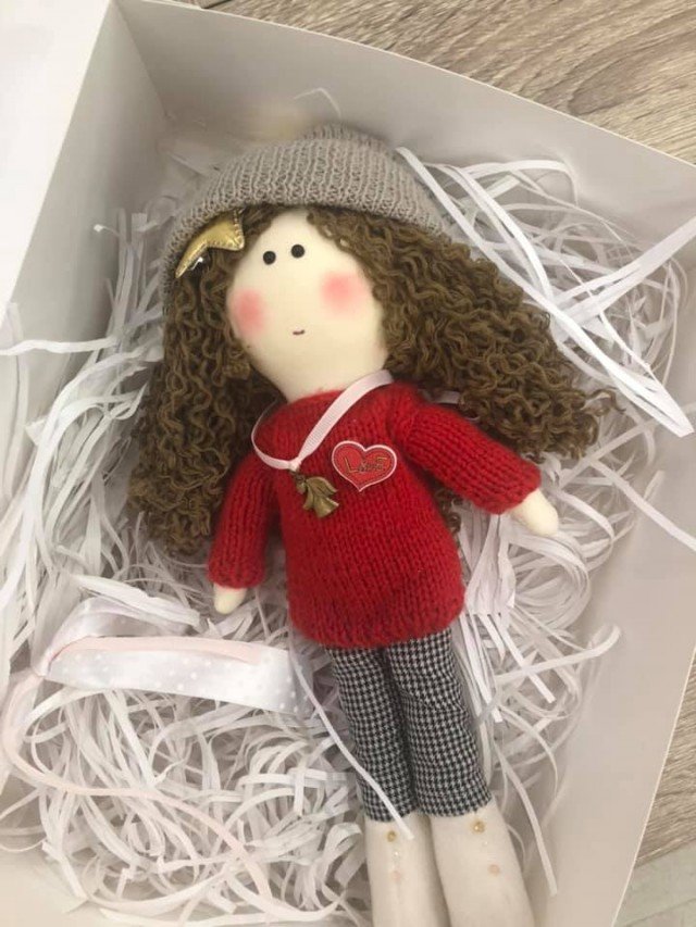 Лучанка шиє м’які іграшки, які схожі на своїх майбутніх власників