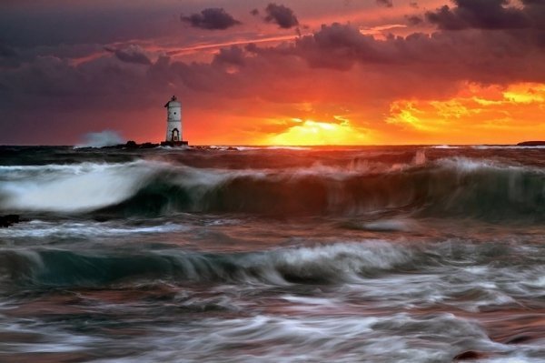 Маяк біля узбережжя Сардинії, Італія. (Фото: Enrico Puddu / National Geographic Traveler Photo Contest)