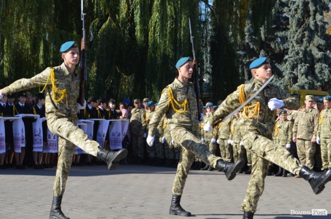 «Нам є що захищати»: урочиста посвята ліцеїстів у Луцьку.  ФОТО